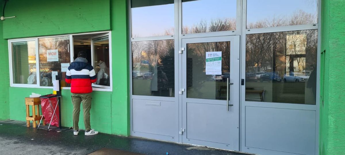 Aspoň jedna odpoveď - poznámka MOM Blagoevova ulica
