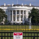 Nerúhaj sa, lebo do teba udrie hrom - fejtón biely-dom-usa-clanokW